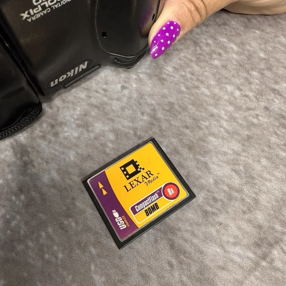 Nikon Coolpix 950 Digital Camera Working With Broken Battery Door Missing Pad